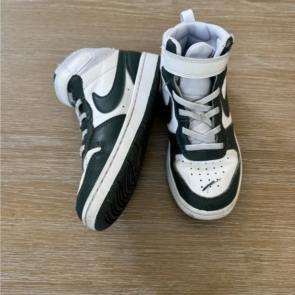 Nike boys Court Borough Mid 2 High Top Velcro strap Sneaker shoes size 1 big kid - Picture 4 of 8